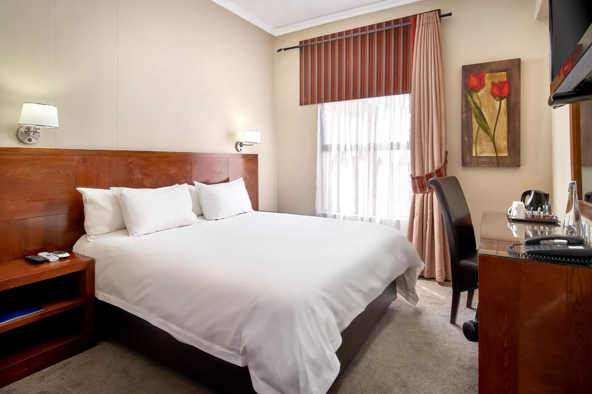 Protea Hotel By Marriott Pretoria Hatfield Oda fotoğraf