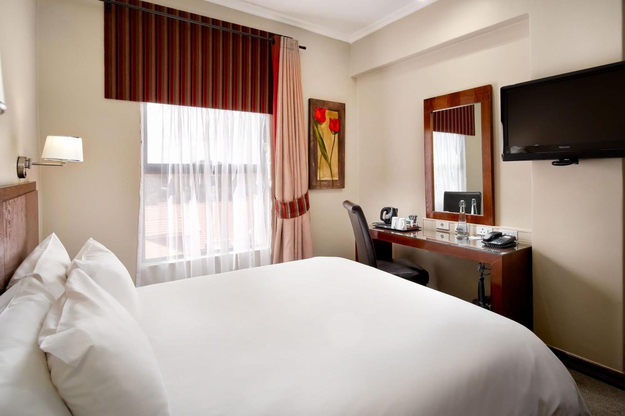 Protea Hotel By Marriott Pretoria Hatfield Oda fotoğraf