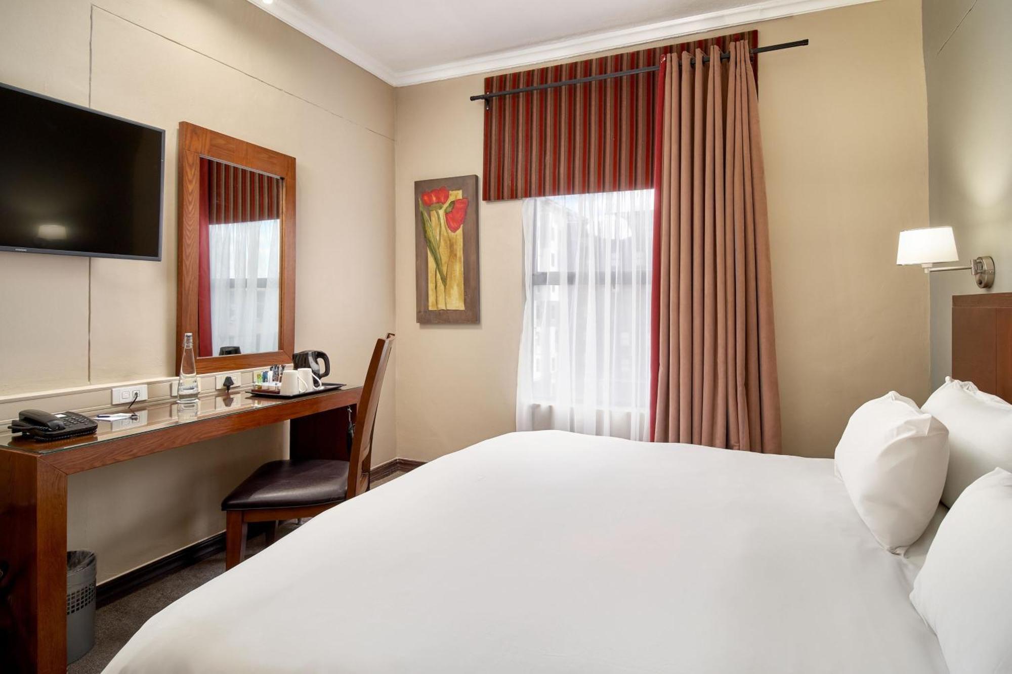 Protea Hotel By Marriott Pretoria Hatfield Oda fotoğraf